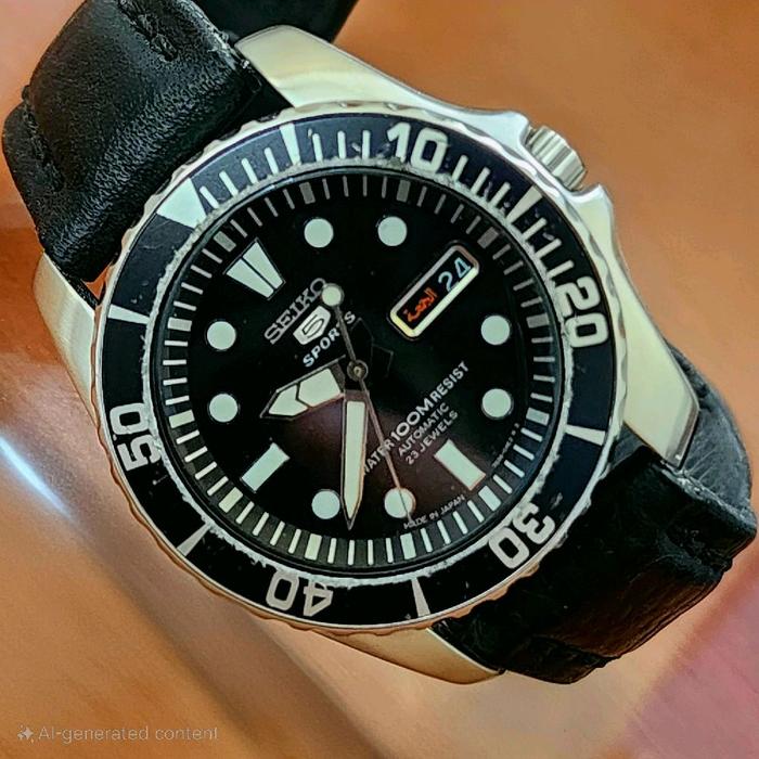 SEIKO Jam Tangan Pria SEIKO 5 Sports SNZF17J1 SEA URCHIN Original Tali Kulit Hitam dengan Tampilan D