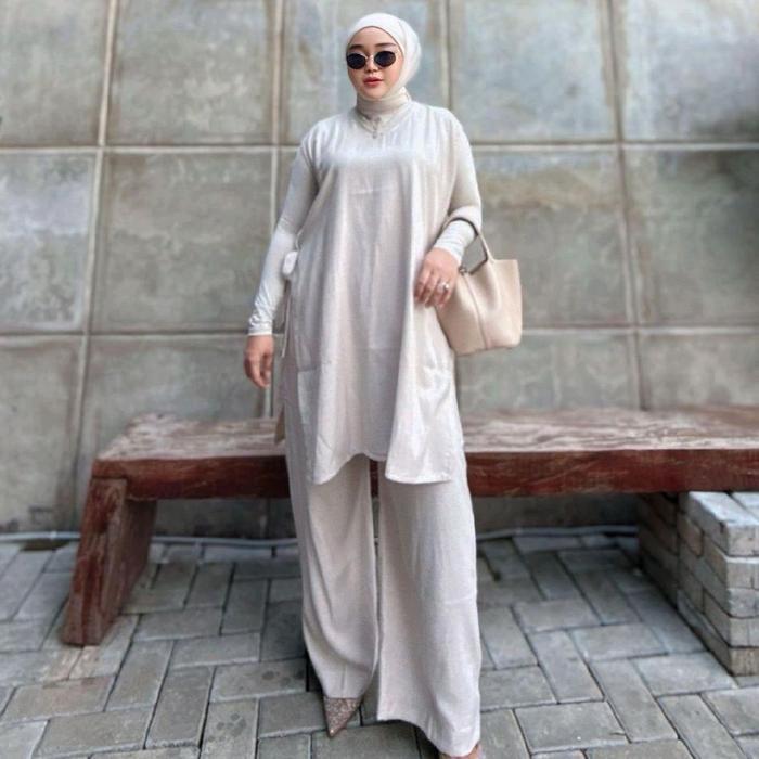 Azura set tunik vest by shine  Super comfy & flowly Bahan nyerap keringat dgn baik, jd ga bakalan pa