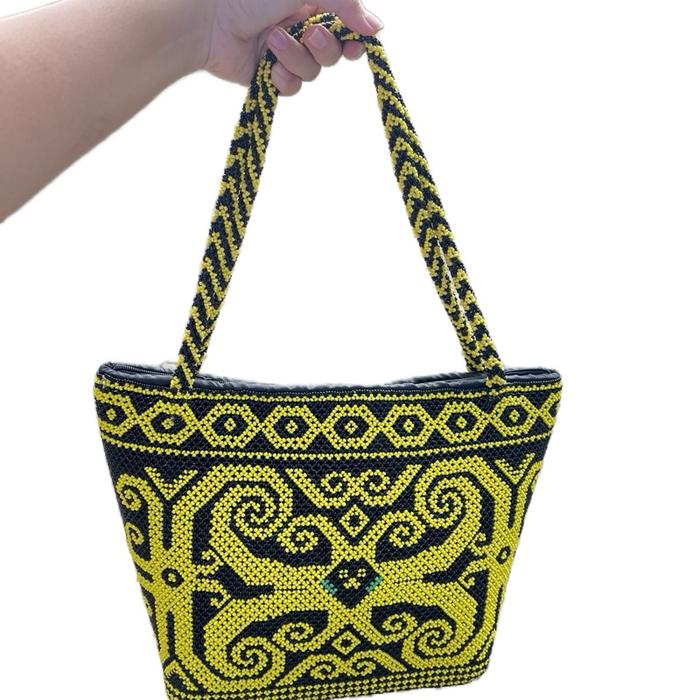 Tas tenteng manik dayak khas kaltim Wanita