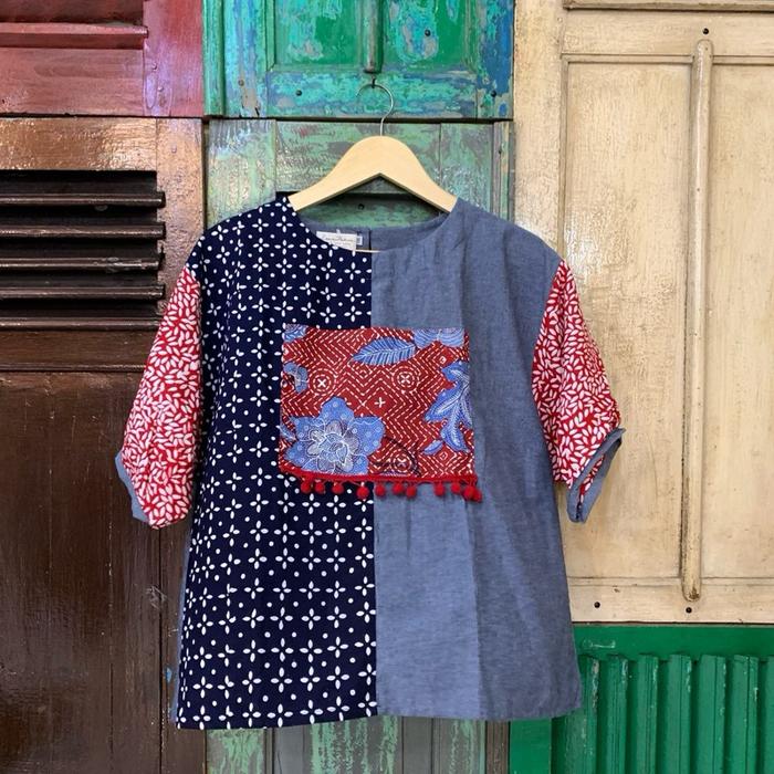 Batik Luwes Putera - Blus Jumboy Lengan Pendek pompom