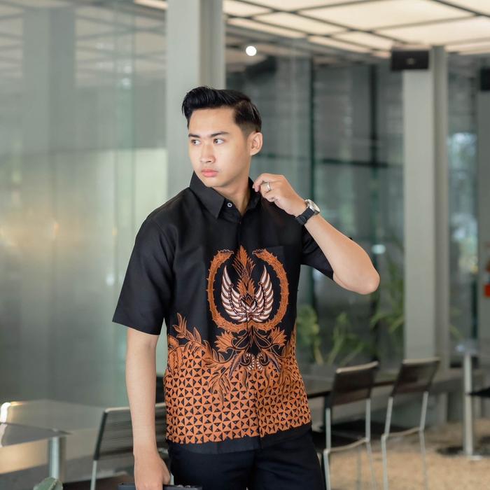 Batik solo premium kemeja lengan pendek slimfit lapis furing baju ngantor bahan katun halus batik ke