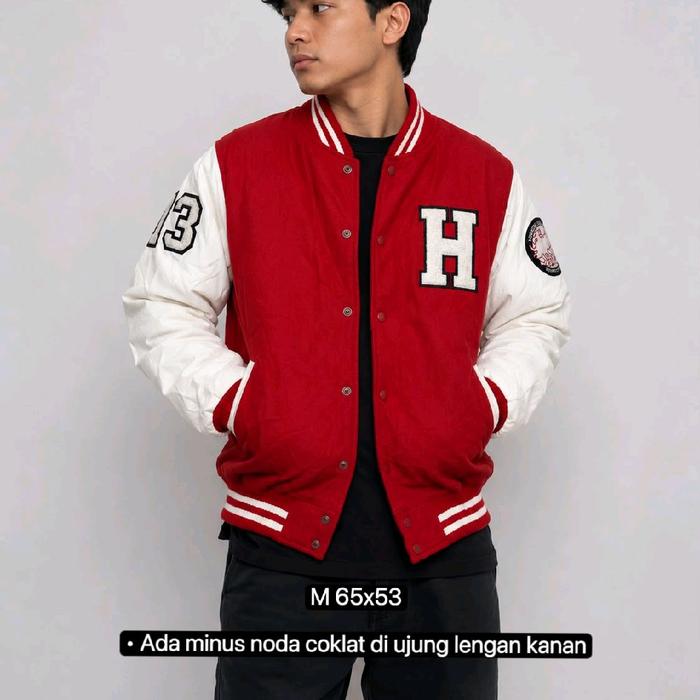HONGIK UNIVERSITY Jaket Baseball Merah Putih dengan Logo H dan Nomor 3 di Lengan