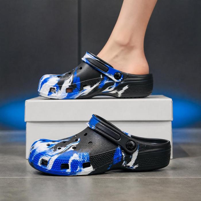 Sandal Crocs Pria Wanita Motif Abu-abu Biru dengan Tali Belakang Kasual