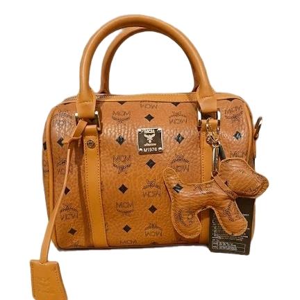 MCM Tas Tangan Small Tracy Satchel dengan Desain Monogram
