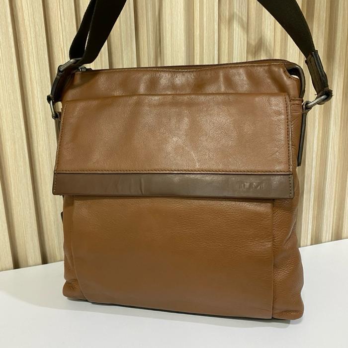 Tumi Tas Selempang Pria Preloved Warna Coklat Kualitas Terbaik