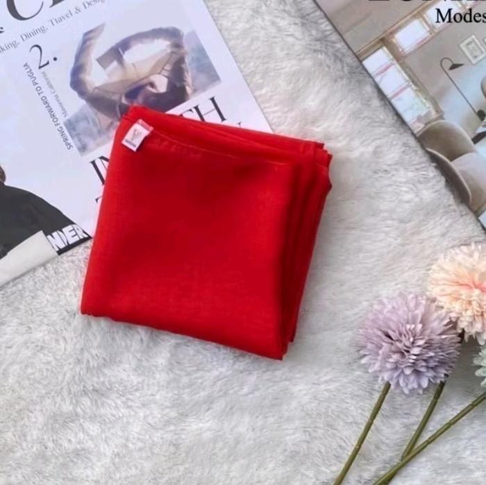Segiempat paris Jadul merah cabe | kerudung segiempat merah cabe | Segiempat Varisha merah cabe