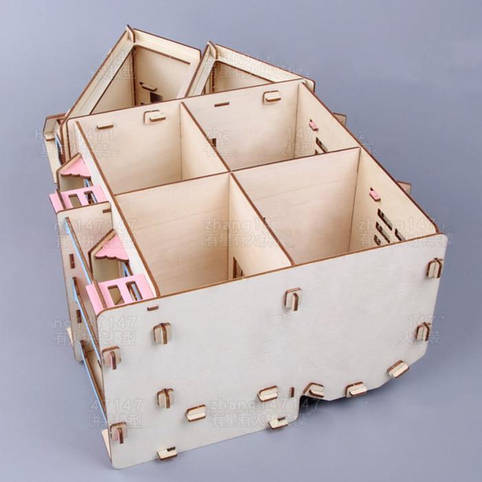 Gadis berpura-pura bermain mainan DIY rumah boneka miniatur dollhouse