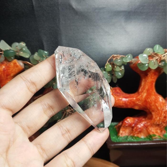 Batu Natural Sichuan Clear Quartz With Black inclusion (1)
