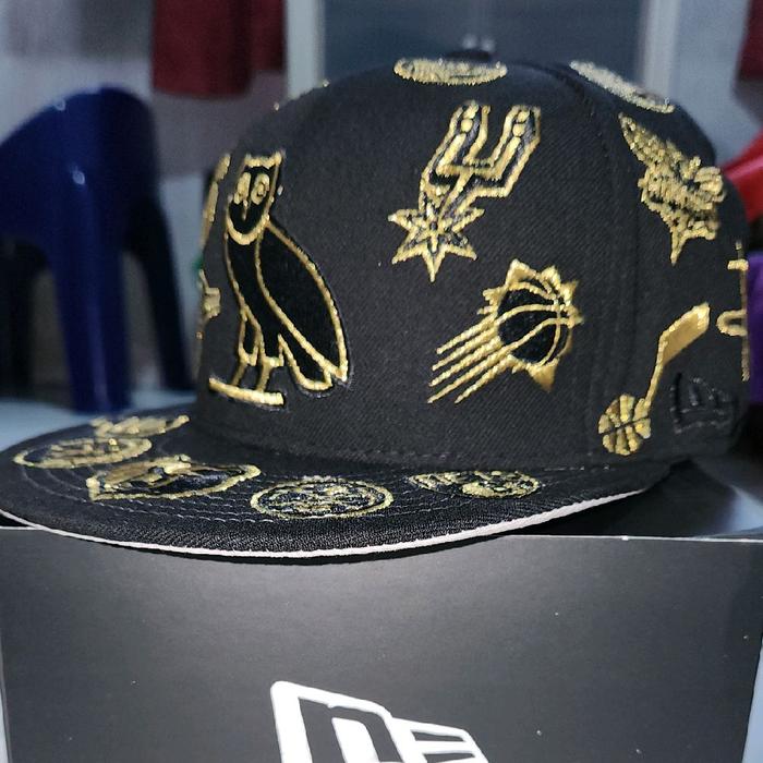 Topi Hitam emas patch NBA Golden era bordir