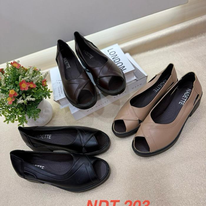 Nadette Sepatu Wedges Buka Depan NDT-203 Bahan Premium Ringan Empuk Antislip Tumit 3 cm Cocok untuk 