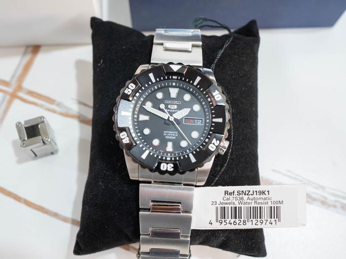Jam Tangan Seiko Sports SNZJ19K1 SNZJ19 SEIKO 5 Cal 7S36 Automatic Watch Silver Black Jam Otomatis J