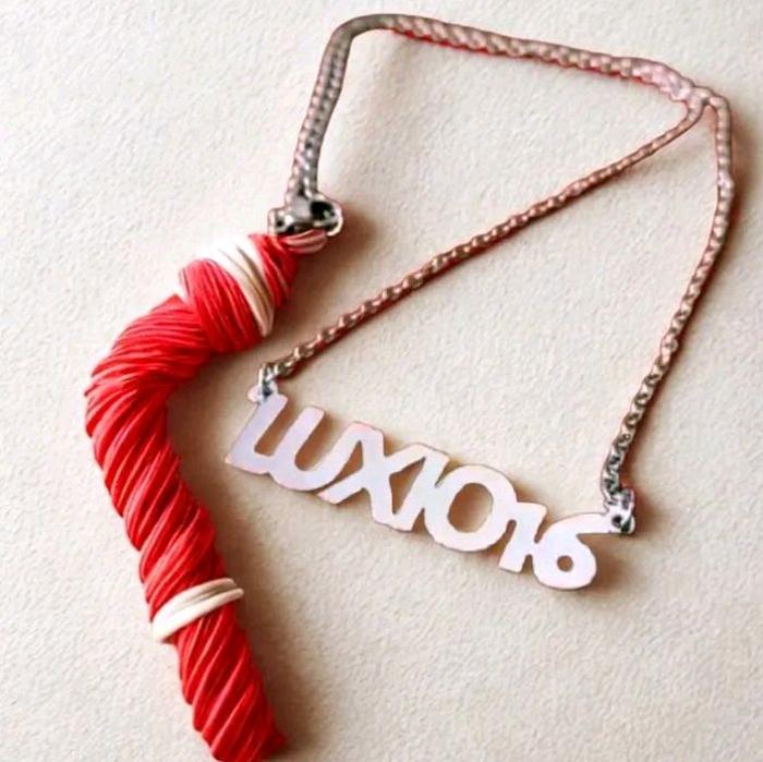 LUXIO 16 KALUNG LIONTIN warna putih tampilan stylish antikarat mill