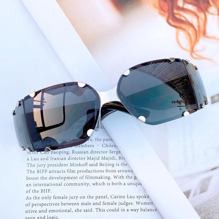 Wu Yifan Rivet Robot Sunglasses Female Ins Net Celebrity Makeup Decoration Trendy Y2K Play Hip-Hop W