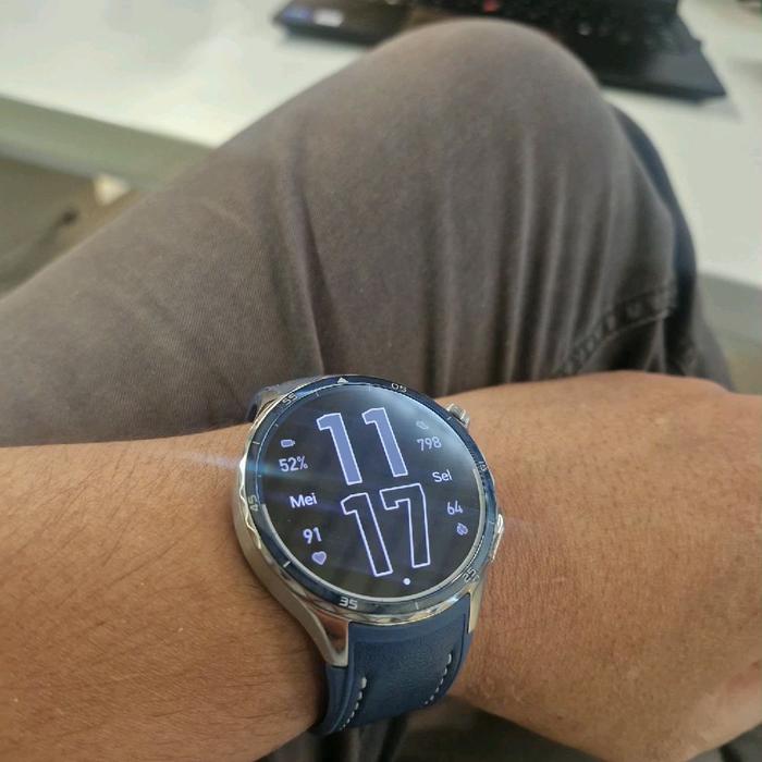 preloved smartwatch oppo watch x2 pembelian juni 25. kondisi mulus, normal semua spesifikasi silahka