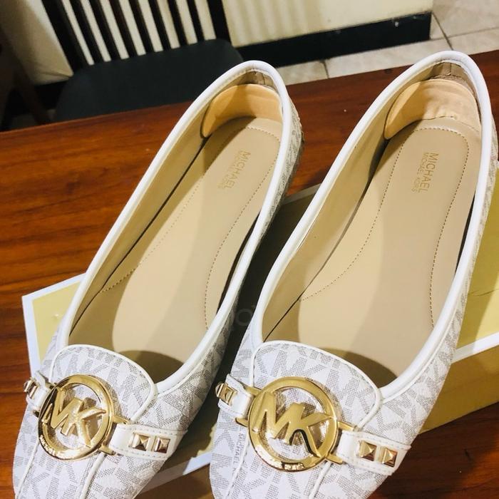 PreLOVED MK shoes Flat like new
