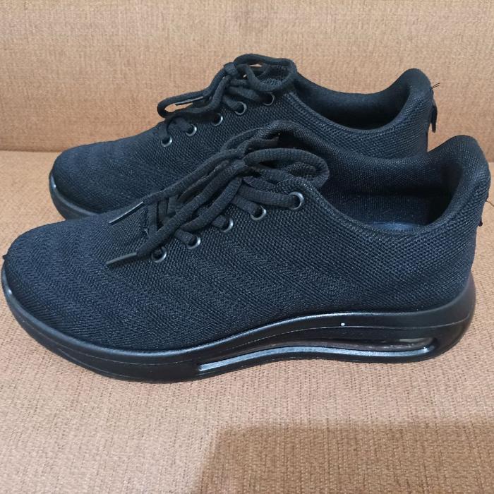 Preloved Sepatu Pria Nevada 100% Original Ukuran 42 Warna Hitam Shoes