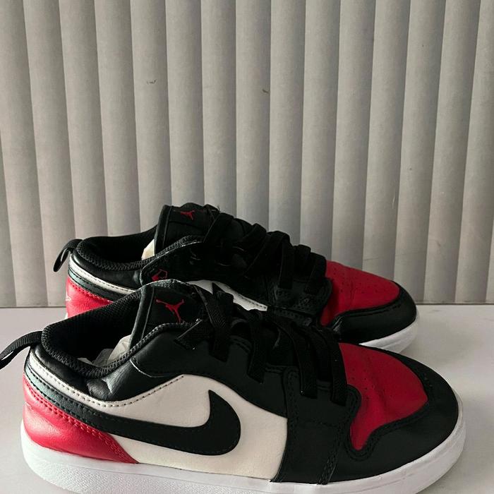 Sepatu Anak Second Original Nike Aj1 Low Size 33,5/21cm