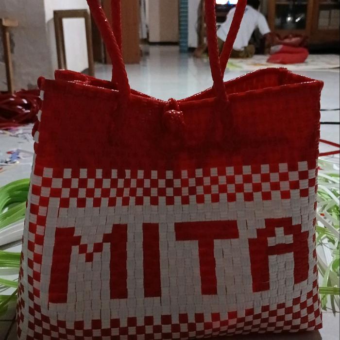 tas jali jali warna putih kombinasi merah, ukuran L16*31,
