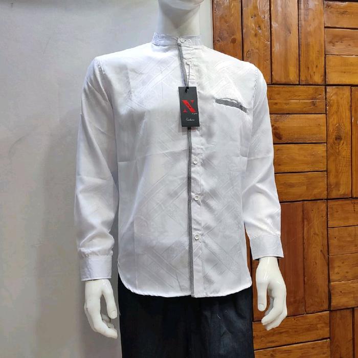 Kemko N_one Kemeja Pria Putih dengan Desain Elegan dan Kancing Depan untuk Tampilan Modern