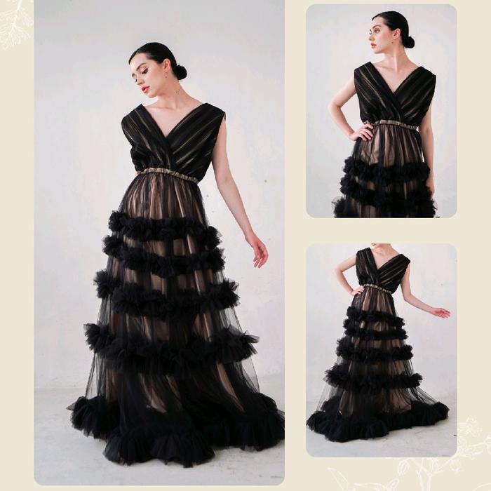 Gaun Maternity Photoshoot Prewedding Pesta Hitam Elegan dengan Ruffle Layer dan Detail Tulle