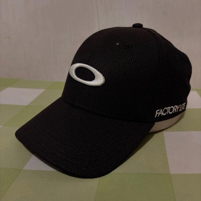 Topi Oakley Factory Lite warna Hitam model Big logo Bordir
