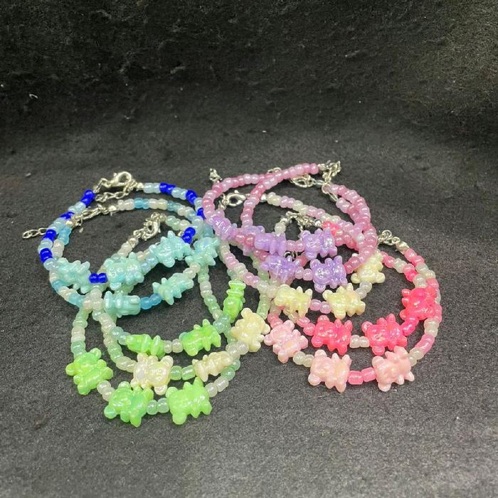 Gelang rantai motif boneka kecil lucu