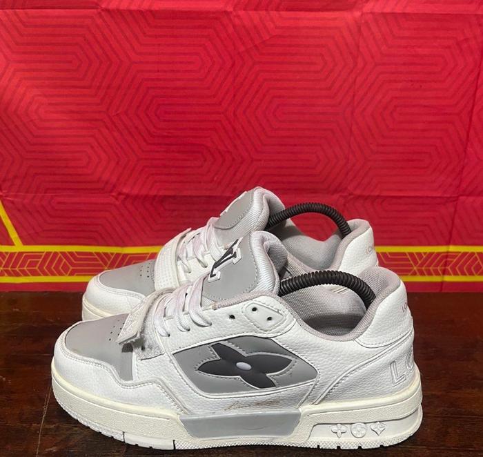 Sepatu Second second Louis Vuitton (LV) Skate Sze 40