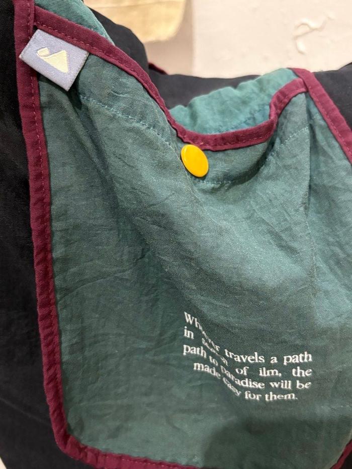 Preloved totebag muhajir project store flip flop
