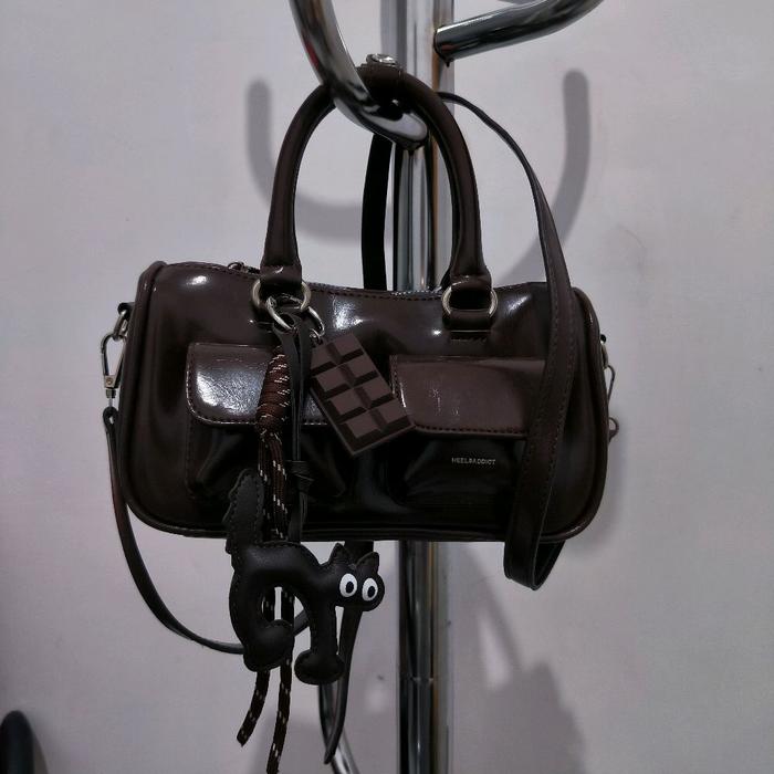 Preloved HEELSADDICT Boston Sling Bag Obsidian Walnut + Charm