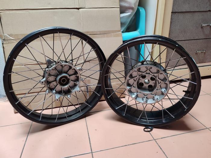 Velg Roda Depan Belakang Hitam BMW R1100/1150 GS Second