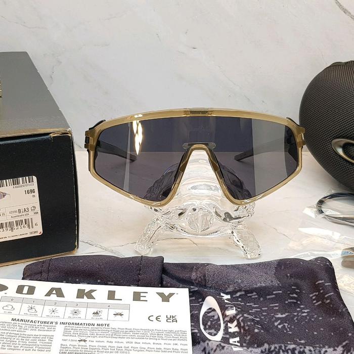 Sunglasses Pria Original Oakley LATCH PANEL OO9404 0735 NEW FRAME SEPIA LENS PRIZM BLACK MADE IN USA
