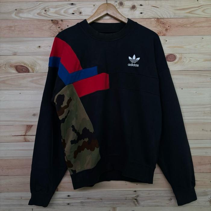 Crewneck Hoodie Adidas Trefoil Block Camo Europa Originals - Second Very Good Condition Untuk Pria &