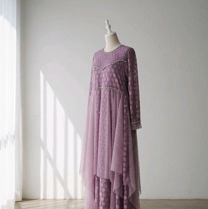 Long Dress Muslim Pesta Tile Brokat Payet Warna Ungu Lilac – Gamis Modern Elegan
