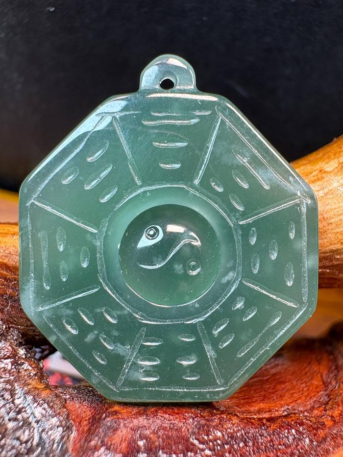 LIONTIN GIOK UKIR PAKUA YIN YANG NATURAL JADEITE JADE ASLI BURMA