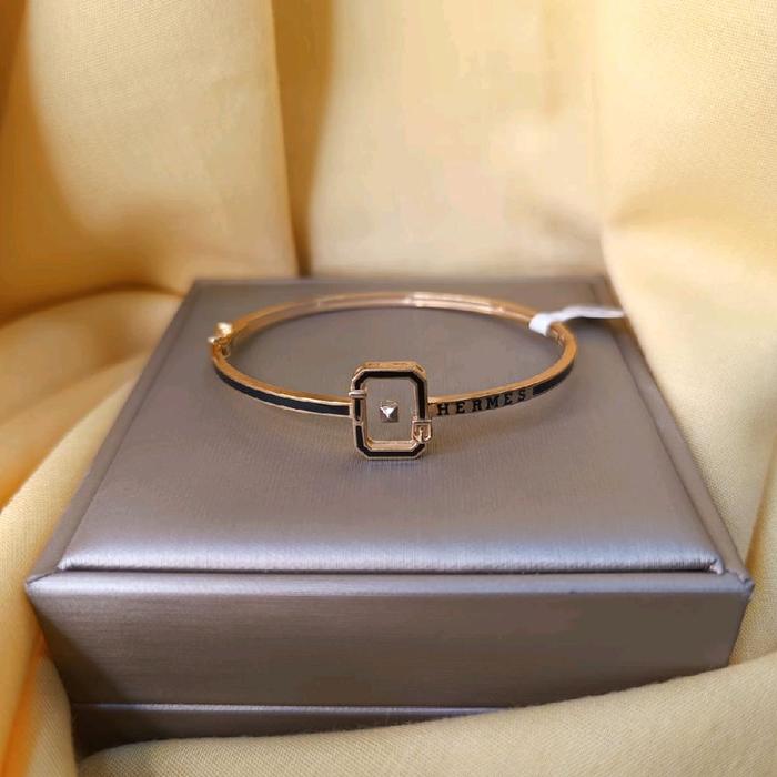 Hermes Gelang Bangle Elegan dengan Desain Minimalis dan Kualitas Terbaik untuk Tampilan Mewah
