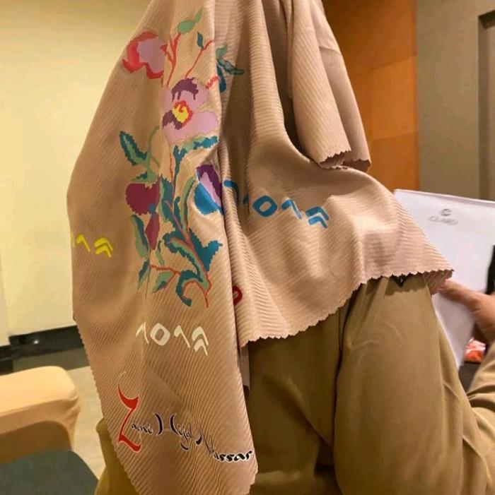 zaini hijab makassar'hijab di design khusus sebagai ole ole craft bugis makassar dgn ciri khas buday
