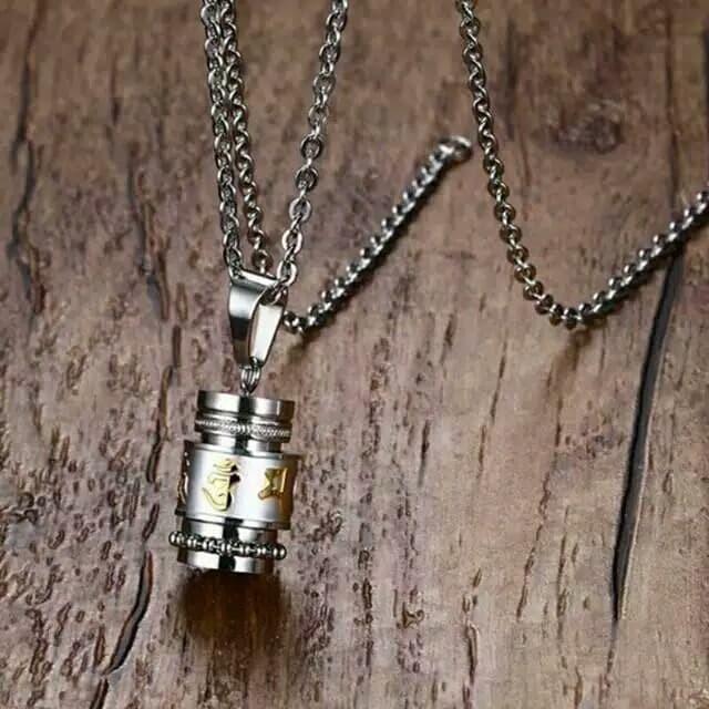 kalung tabung manuskrip tripitaka Buddha warna perak sanskrit