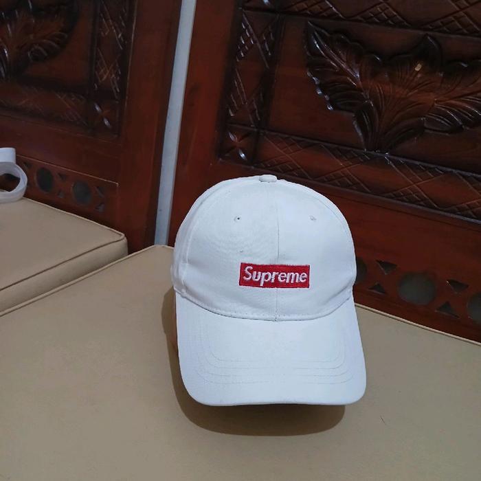 topi supreme putih dan cok susu