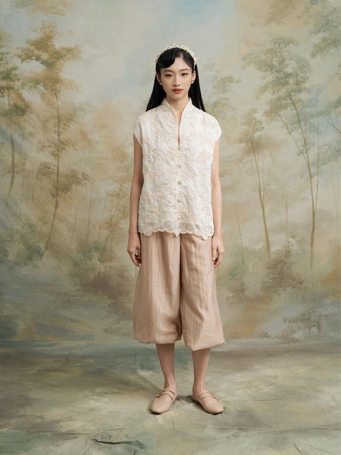 NOVERE - Putu Ayu In Porcelain