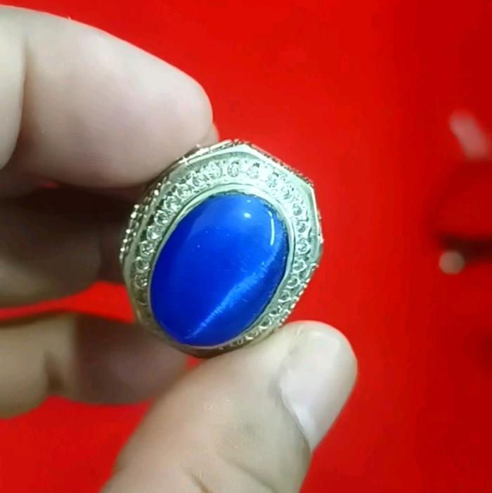 cincin permata mata kucing alaska