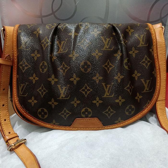 Tas Sling LV Monogram Menilmontant Preloved