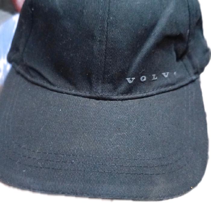 Topi Dewasa Pria Dan Wanita dengan berbagai brand dan non Brand Thrift