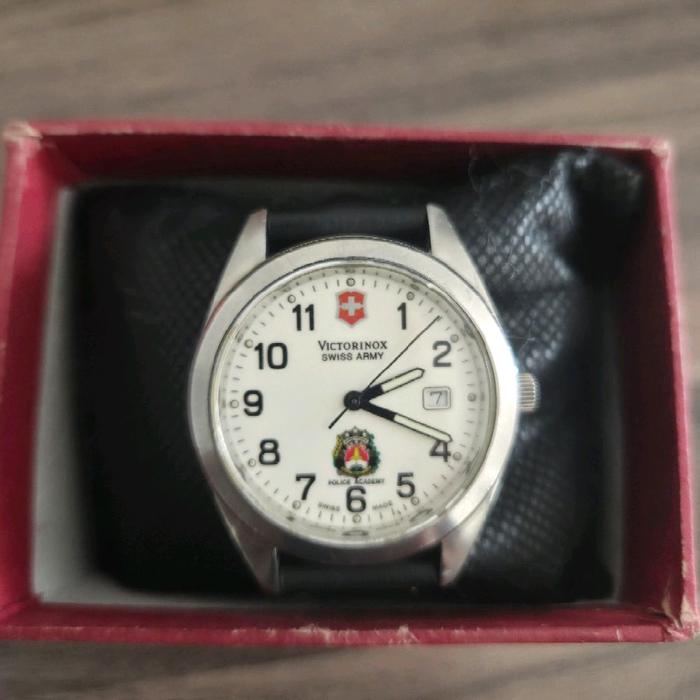 Jam Swiss Army Victorinox Special Police Academy