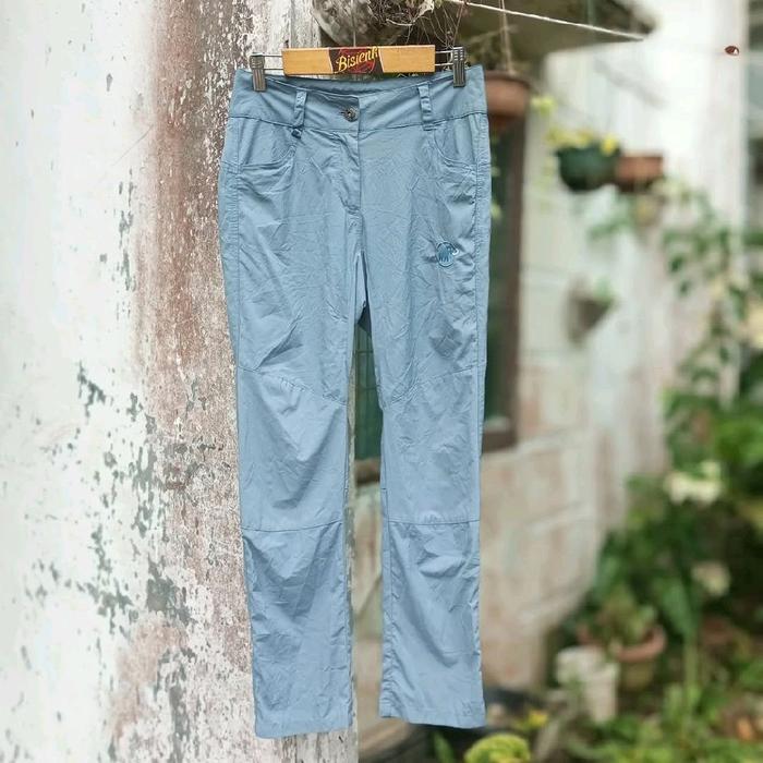 CELANA OUTDOOR MAMMUT . ..
