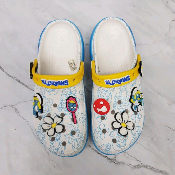 Sandal Platfom Smurf  Desain Bunga dan Karakter Smurf yang Menggemaskan