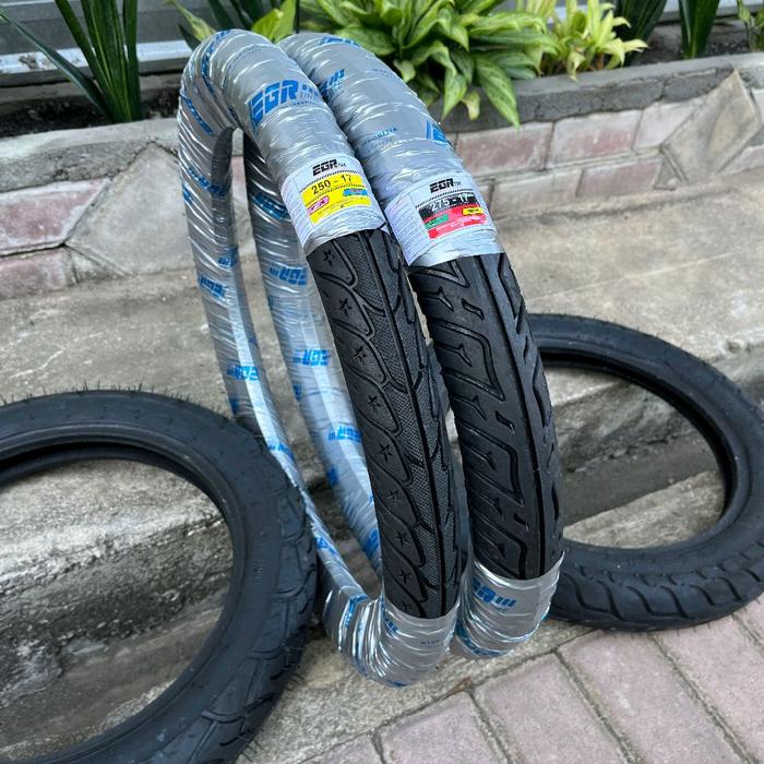 Sepasang ban motor bebek standar