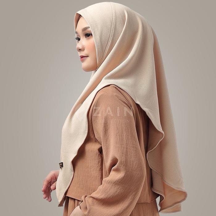 Deenay L Kerudung Bergo Jersey knit Lembut Nyaman Jilbab Pet Malay Original Zain Collection - Hitam,