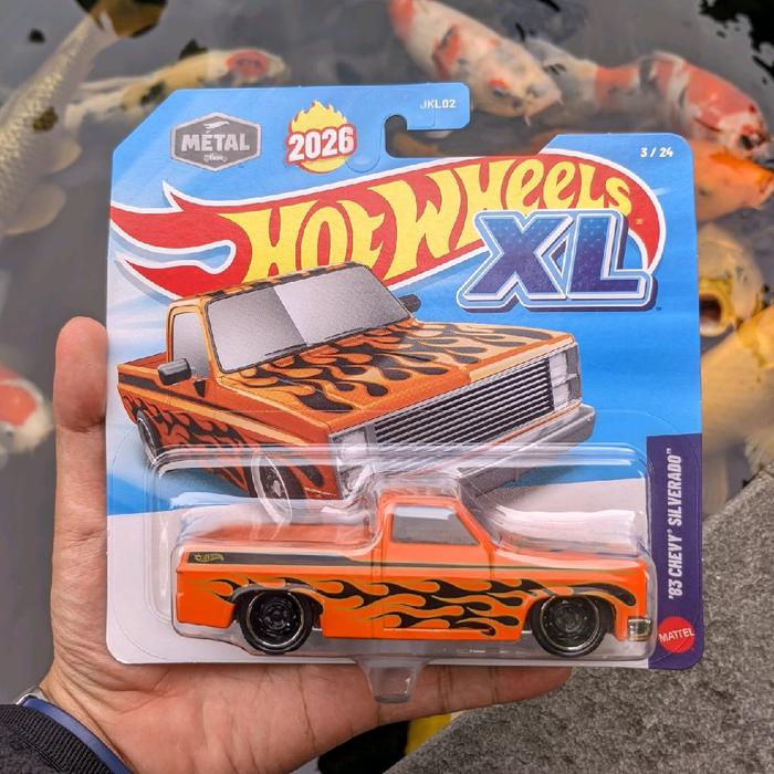 Hotwheel chevy silverado 83 hotwheels xl 2026 scale 43
