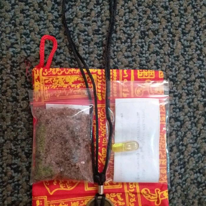 Kalung Koin Energi Asihan Telinga