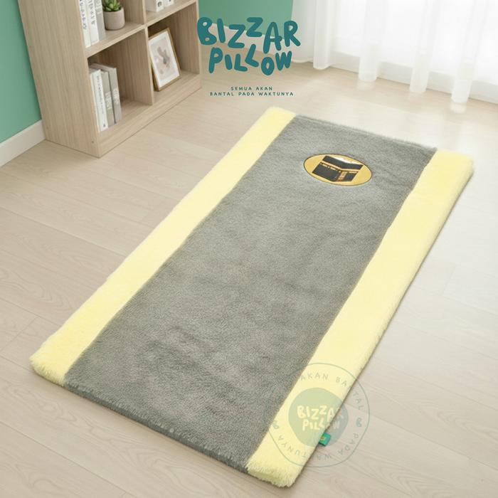 Bizzarpillow Sajadah Busa Bulu Rasfur Motif Ka'bah Kombinasi Warna Ukuran 120 x 65 x 3cm BZ251